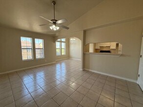 412 Shiloh Dr in Laredo, TX - Building Photo - Building Photo