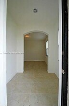 830 NE 191st St in Miami, FL - Building Photo - Building Photo