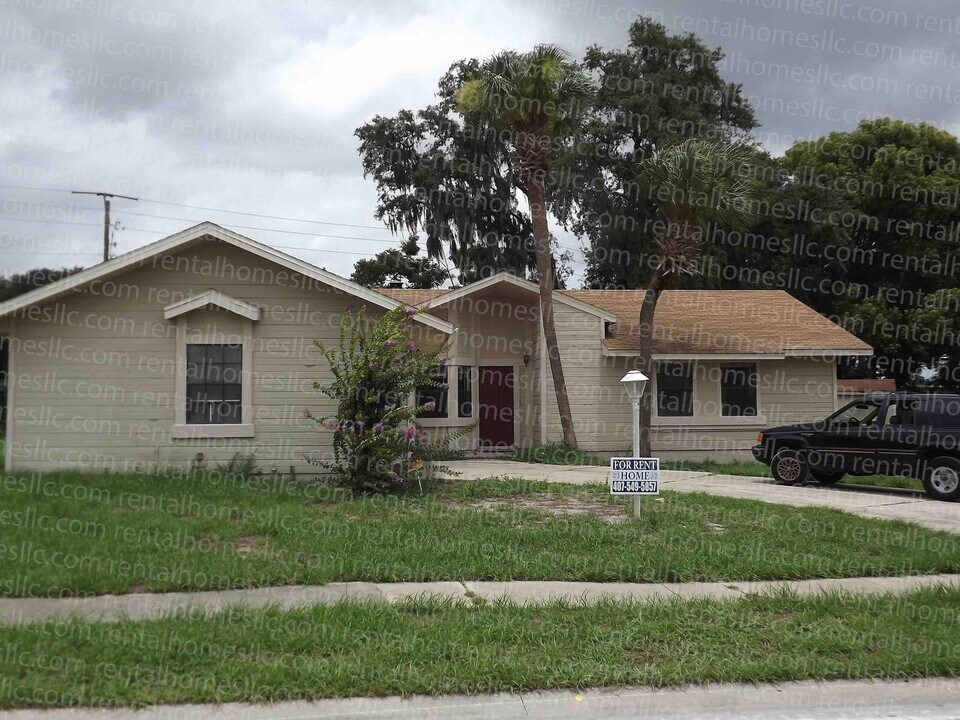 838 Crows Bluff Ln in Sanford, FL - Building Photo