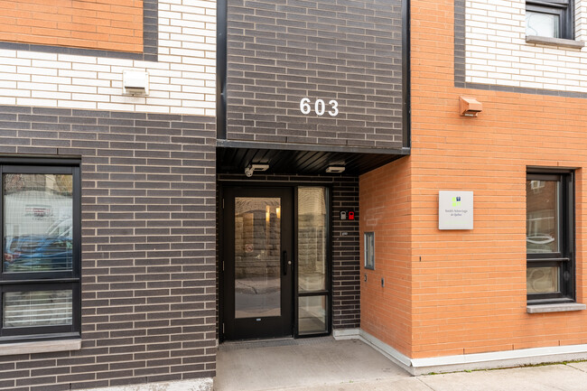 603 De La Salle Rue in Québec, QC - Building Photo - Building Photo