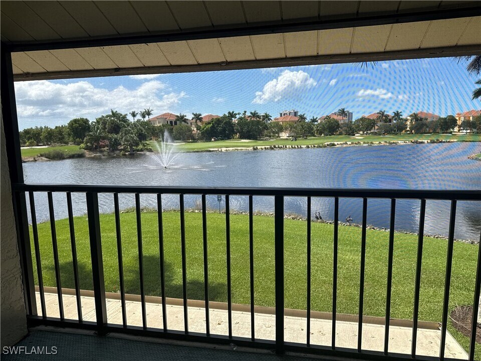 1530 Mainsail Dr in Naples, FL - Building Photo