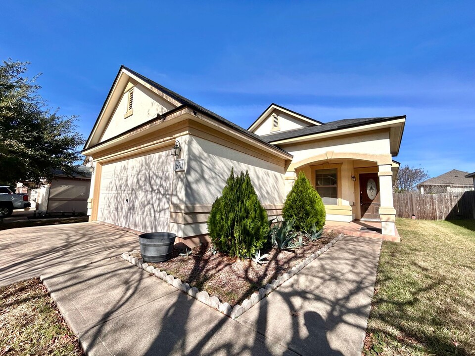 2011 Ashberry Trail in Georgetown, TX - Building Photo