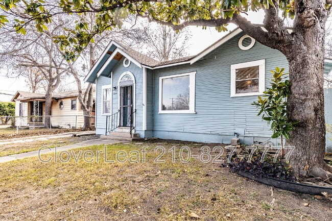 206 Hoover Ave in San Antonio, TX - Building Photo - Building Photo
