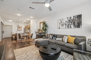 Infinity at the Rim in San Antonio, TX - Building Photo