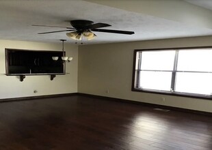 1336 N Forest Dr in Fayetteville, NC - Building Photo - Building Photo
