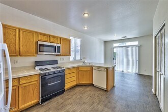 997 E Scarlet Haze Ave in Las Vegas, NV - Building Photo - Building Photo