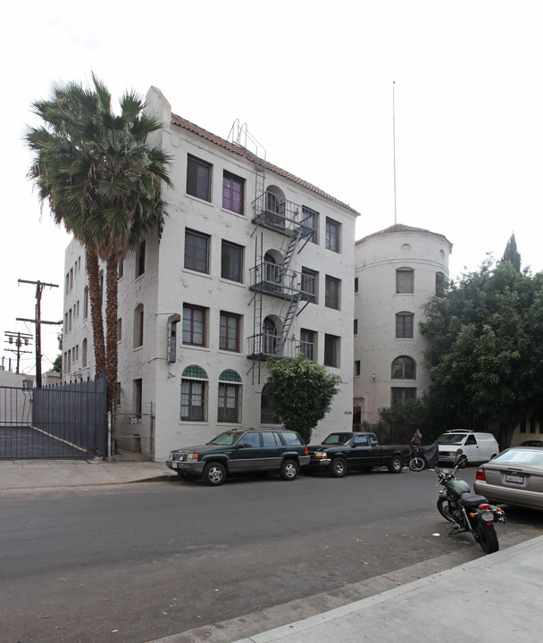 6326 Lexington Ave in Los Angeles, CA - Foto de edificio