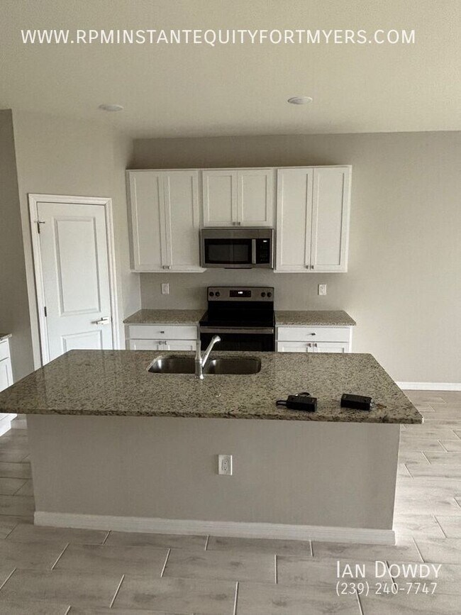 706 Hightower Ave S in Lehigh Acres, FL - Building Photo - Building Photo