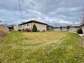 8296 S Harrison Cir in Midvale, UT - Building Photo