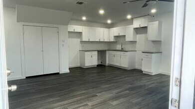 6011 Wedgefield St in Houston, TX - Building Photo - Building Photo