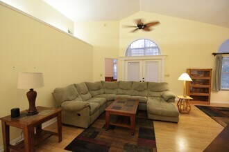 12338 NW 9th Ln in Newberry, FL - Building Photo - Building Photo