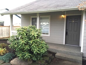 20201 86th Ave Ct E in Spanaway, WA - Foto de edificio - Building Photo