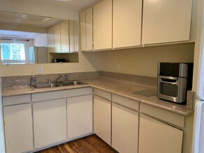 22752 Cavalier St in Woodland Hills, CA - Building Photo - Building Photo