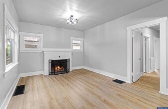 7225 N Lombard St in Portland, OR - Building Photo - Building Photo