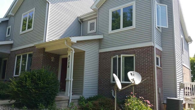property at 6735 Raymond Rd