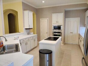 215 Heathbrook Ln in Houston, TX - Building Photo - Building Photo