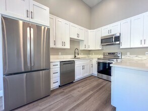 527 W Hyde Park Blvd in Inglewood, CA - Building Photo - Building Photo