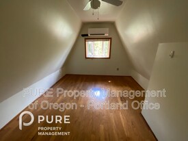 10321 NE Oregon St in Portland, OR - Building Photo