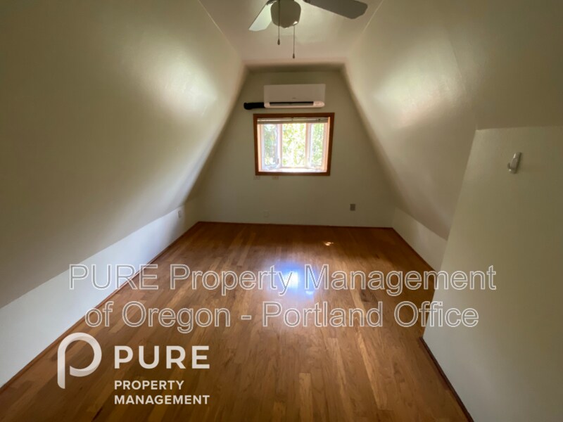 10321 NE Oregon St in Portland, OR - Building Photo