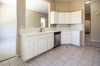 22 Alyson Pond Cir in Henderson, NV - Building Photo - Building Photo