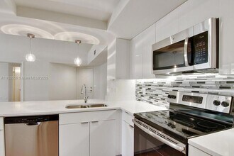 3605 NE 207th St, Unit 1202 in Miami, FL - Building Photo - Building Photo