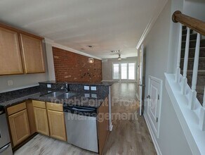 1215 Green Oaks Ln in Charlotte, NC - Building Photo - Building Photo