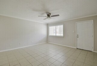 3 Magnolia Ln, Unit 1 in Huffman, TX - Foto de edificio - Building Photo