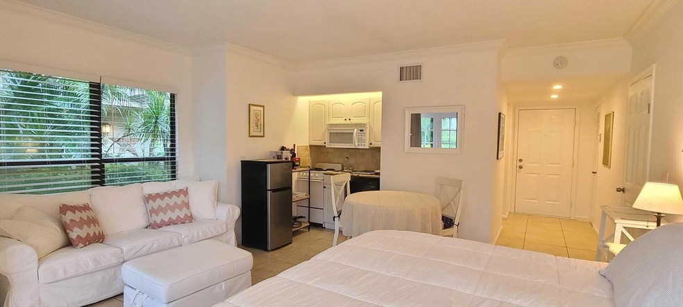 11863 Wimbledon Cir, Unit 403 in Wellington, FL - Foto de edificio