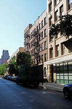 352-354 W 18th St in New York, NY - Foto de edificio - Building Photo