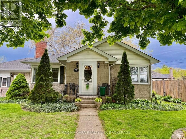 property at 39 Maplewood Dr
