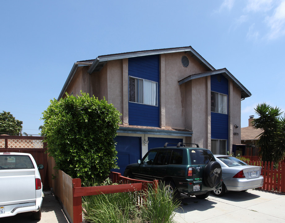 4575 Oregon St in San Diego, CA - Building Photo