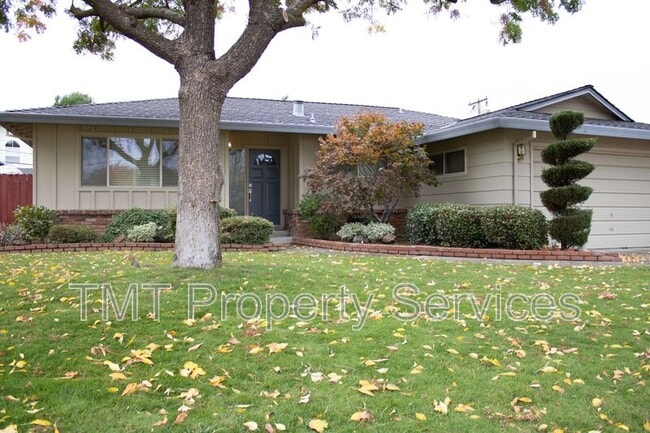 6940 McQuillan Cir in Sacramento, CA - Building Photo - Building Photo