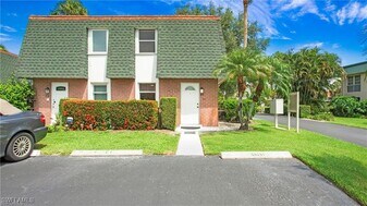 600 Valley Stream Dr in Naples, FL - Building Photo