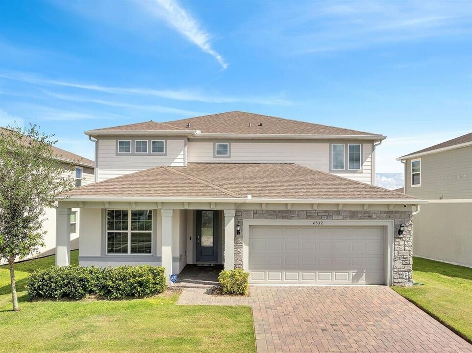 4532 Gliding Wave St in Oakland, FL - Building Photo