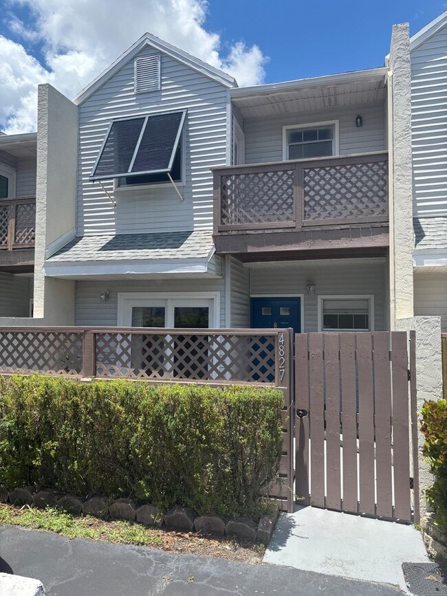 property at 4827 S Hemingway Cir