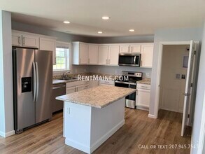 208 Rocky Rdg Dr in Hermon, ME - Building Photo - Building Photo