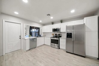6519 Spring Manor St in San Antonio, TX - Building Photo - Building Photo