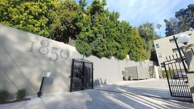 Carmel Heights Apartments in Los Angeles, CA - Foto de edificio - Building Photo