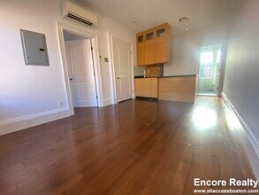 98 Myrtle St, Unit 7 in Boston, MA - Foto de edificio - Building Photo