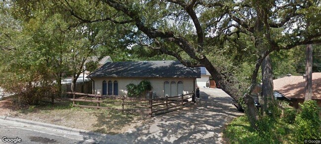 property at 3406A S Oak Dr