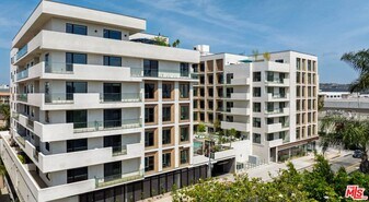 10375 Washington Blvd in Culver City, CA - Building Photo