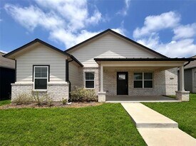 4065 Dayton Dr in Forney, TX - Building Photo