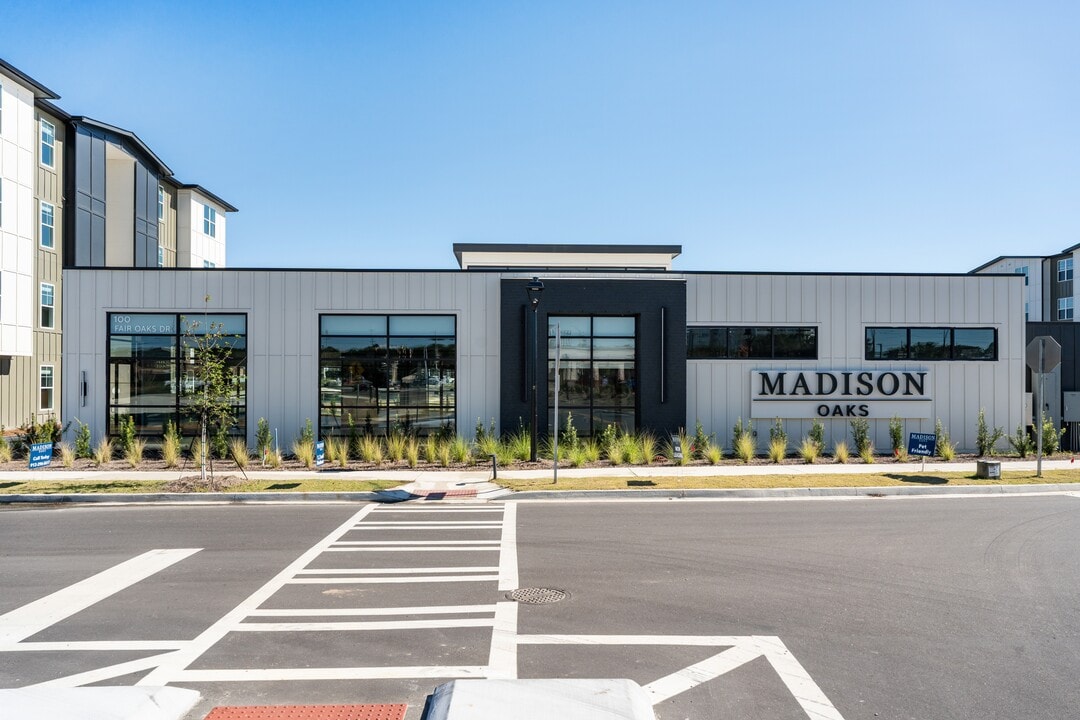 Madison Oaks in Savannah, GA - Foto de edificio