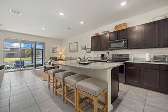 8995 Milestone Dr in Sarasota, FL - Foto de edificio - Building Photo