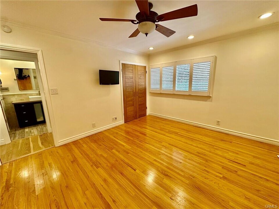 4545 Alonzo Ave in Los Angeles, CA - Building Photo