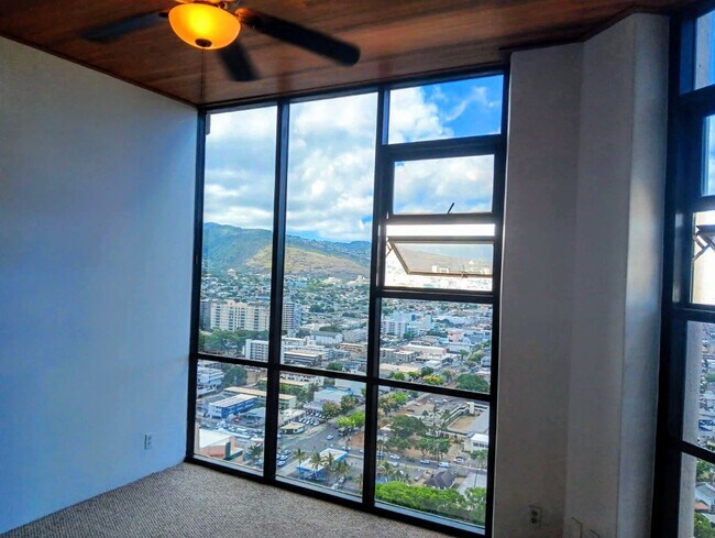 930 Kaheka St, Unit Penthouse B 5 in Honolulu, HI - Building Photo - Building Photo