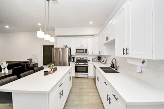 4613 Ireland St in Houston, TX - Foto de edificio - Building Photo