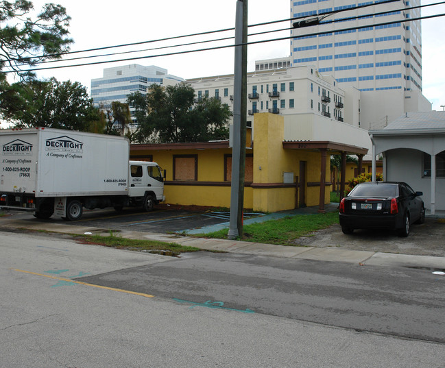 200 NE 3rd St in Fort Lauderdale, FL - Building Photo - Building Photo