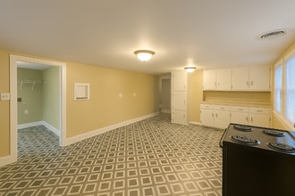 221 Neal St in Elon, NC - Building Photo - Building Photo
