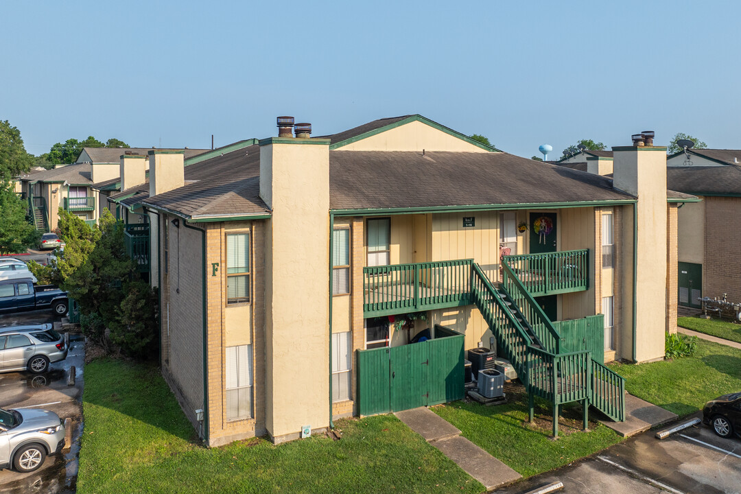 Baywind Condominiums in Houston, TX - Building Photo